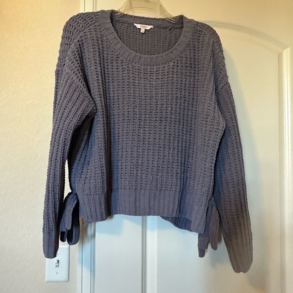 Bundle-Large Sweater - Picture 3 of 4